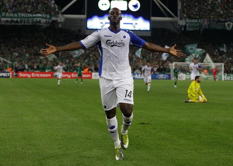 kynisme. Dame N'Doye har efterladt den græske målmand på valen og scoret det første FCK-mål. 