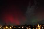 NORDLYS. Fra tid til anden når nordlyset, aurora borealis, så langt sydpå som til Danmark. Her er det fotograferet over Espergærde på Sjælland. 