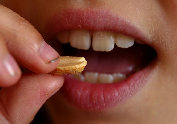 Peanuts fremkalder allergi hos mange, men her er ingrediensen i det mindste kendt, så man kan læse deklarationer og undgå den. Modificerede ingredienser skal til gengæld ikke deklareres. 