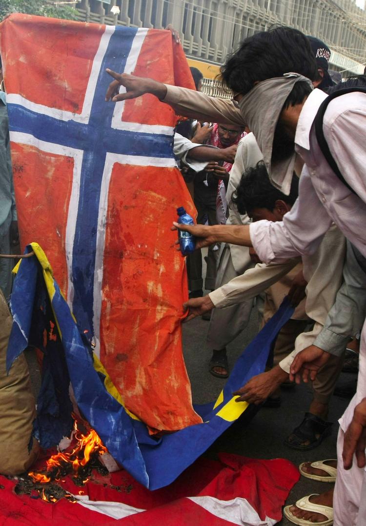 Konsekvens. Det norske forlag vil ikke oplyse, om bogen er droppet af frygt for repressalier i den muslimske verden, som her under karikaturkrisen i 2006. Arkivfoto. 