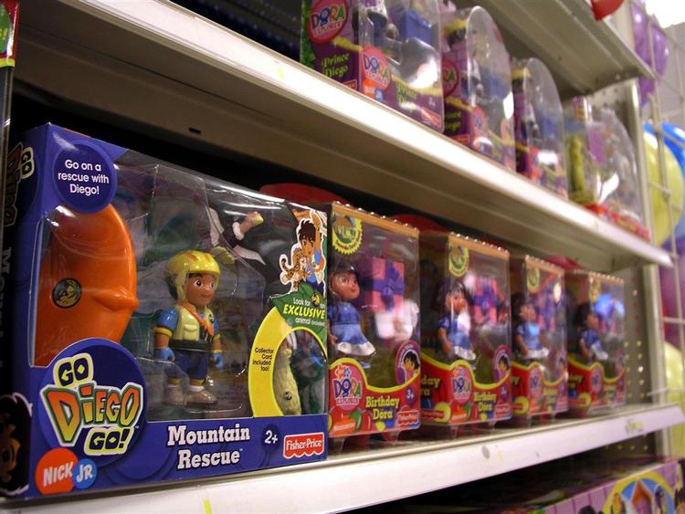 Billedet er fra sidste gang, Fisher- Price legetøj måtte trækkes væk fra hylderne i 2007. Dengang var det blandt andet legetøjet 'Go Diego Go Mountain Rescue,' og 'Birthday Dora' , der røg ned af hylderne. 