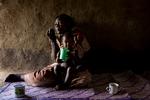 Virus. Den hiv-smittede Esther Tibasiima (billedet) fra Uganda. Hun er 36 år og bor med sin mand, der også har hiv, og sine tre børn og to plejebørn i slumkvarteret Mbuya i udkanten af Ugandas hovedstad Kampala. Nyt præparat er på vej, der skal forhindre at kvinder fremover kommer i Esthers situation. 