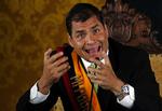 Uro. Ecuadors præsident Rafael Correa vil slå hårdt ned på de betjente, der i går tog ham til fange på det hospital, hvor han blev behandlet for tåregasangreb. 