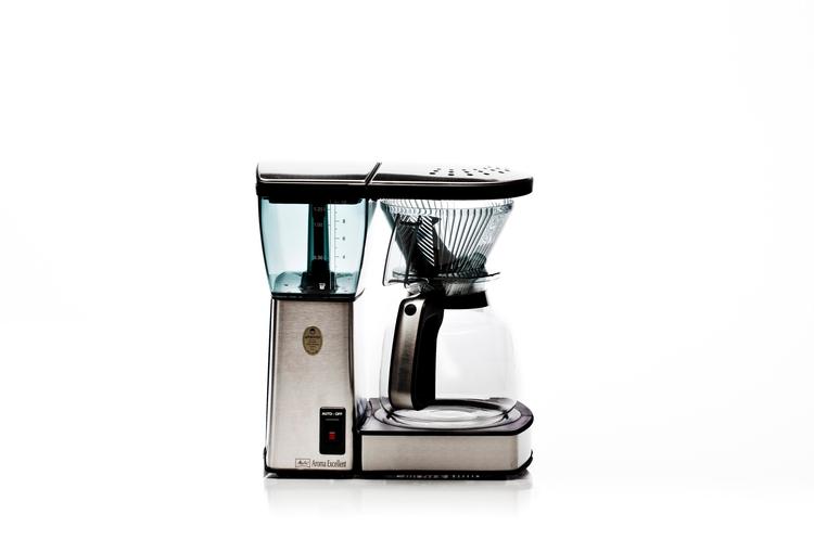 Ingen grums. Der er mange muligheder, når der skal vælges kaffemaskine. På billedet ses Aroma Excellent fra Melitta, der er den ene af testens vindere. Den ligger i den billigere ende med 899 kroner, mens den anden, en model fra Moccamaster, koster 1.799 kroner. 