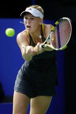 pres. Caroline Wozniacki var i tovene mod Azarenka, men hev sejren og finalepladsen i Toyko i land. 