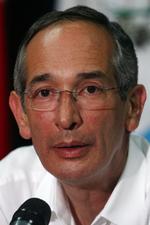Betændt. Guatemalas præsident Alvaro Colom har kaldt syfiliseksperimenterne for en forbrydelse mod menneskeheden. USA's udenrigsminister Hillary Clinton har offentligt undkyldt , at man i videnskabens navn har udført »så forkastelig forskning«. 