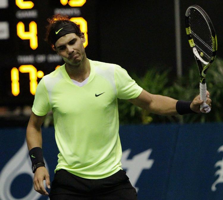 nedtur. Rafael Nadal faldt overraskende mod en af sine mere anonyme landsmænd i semifinale i Thailand. 