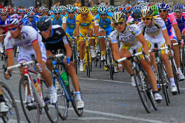 tourkonge? Alberto Contadors positive dopingprøve er blevet mødt med den sædvanlig 'undren' i feltet og cykelmiljøet. Arkivfoto. 