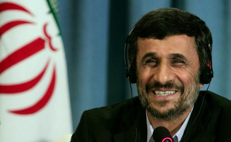 Provokatør. den iranske præsident Ahmadinejad vil have amerikanske ledere begravet efter trusler mod atomanlæg. 