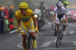 Duel. Hvis Contador kun får tre måneders karantæne, er han klar til en ny Tour-duel med Andy Schleck. Arkivfoto. 