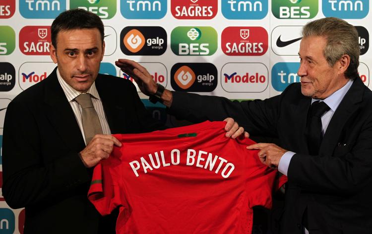 redningsmand. Paulo Bento (til venstre) skal sørge for, at Portugal kommer med til EM. Arkivfoto. 