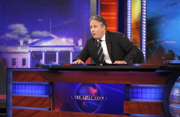snæversynet? Jon Stewart er snæversynet og kan ikke fortså fattige mennesker, lød det fra en vært på CNN. Og så blev kritikeren fyret. 