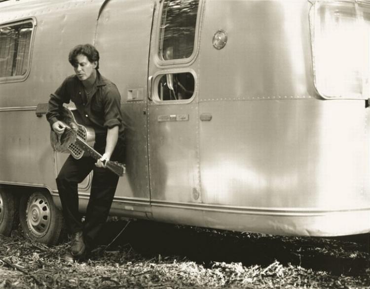 John Mellencamp med den slidte stemme søger tilbage til det Amerika, som var engang. 