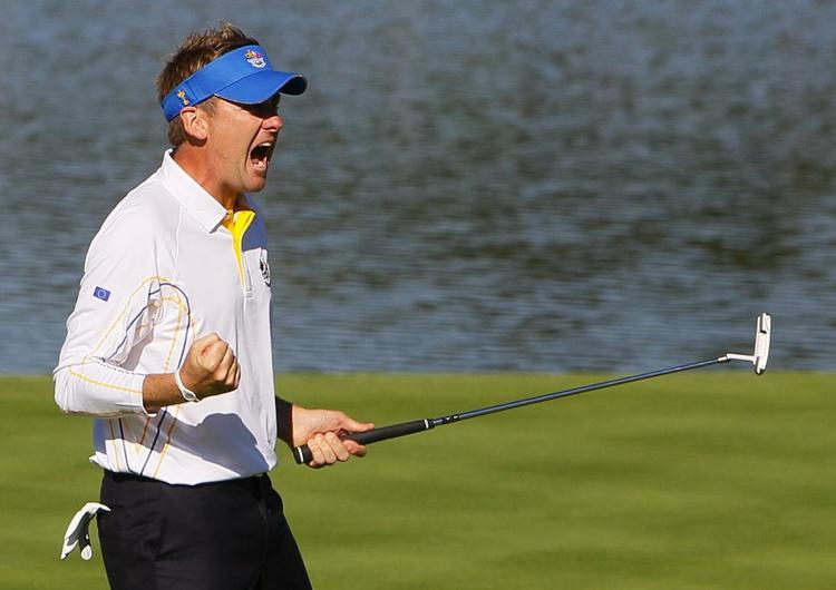 sejr. Europas Ian Poulter jubler under de afsluttende runder i Wales, hvor Europa fik Ryder Cup-trofæet tilbage fra USA. 