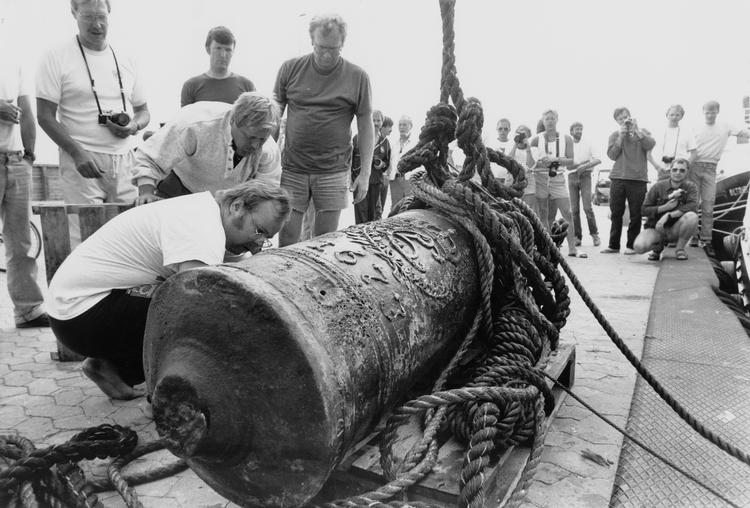 Bjærgning. Dykkere fra Greve Sportsdykkerklub bjærgede for år tilbage bronzekanon fra orlogsskibet Dannebroge, der sank i Køge Bugt 4. oktober 1710. 