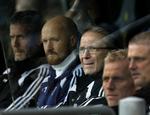 Nederlag. Per Bjerregaard (med briller) fulgte Brøndbys seneste fiasko, nederlaget hjemme mod Horsens, i søndags. 