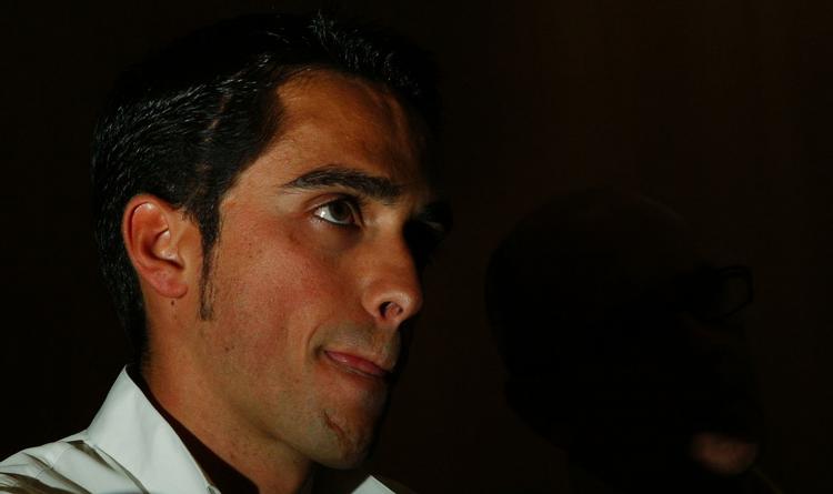 Tour-vinder. Alberto Contador stillede sig forleden frem for pressen for at forsvare sig mod dopinganklager. 
