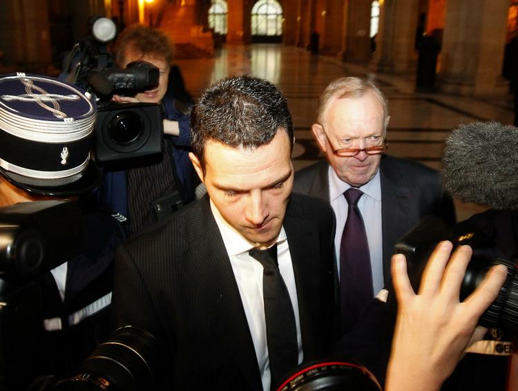 MUT. Jérôme Kerviel sagde ikke ét ord til det massive presseopbud ved domsafsigelsen. 