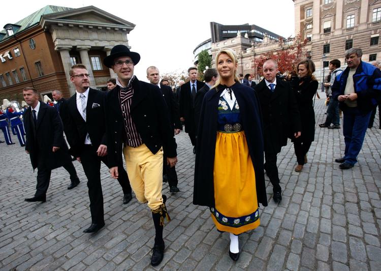 Undskyld. Sverigedemokraternas partileder Jimmie Åkesson ved ikke, hvad han ellers skulle have gjort. Han forlod den traditionelle gudstjeneste i forbindelse med åbningen af den svenske Riksdag, fordi han følte sig krænket af biskoppens prædiken. 