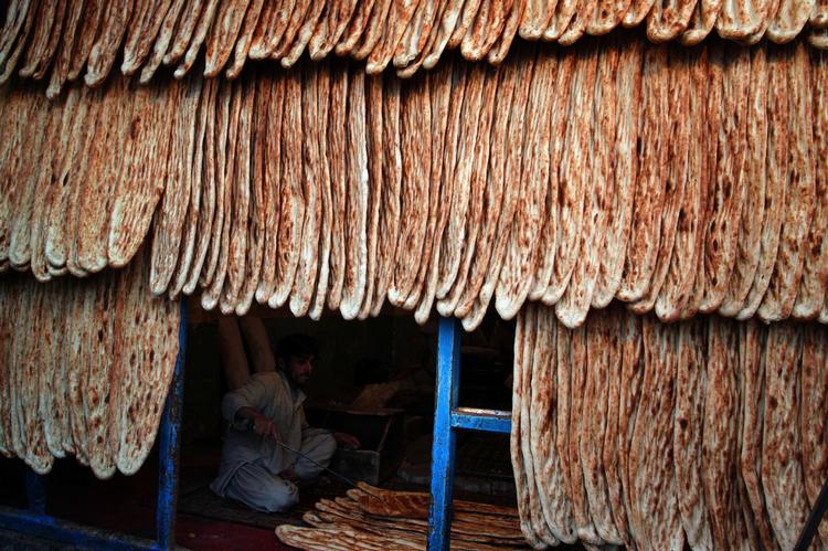 BRØD. I de afghanske områder, der er utilgængelige om vinteren, overlever mange af brød og te flere måneder hvert år. 