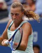 stopklods? Kvitova slår hårdt til bolden, men er også meget ukonstant i sit spil. Arkivfoto. 