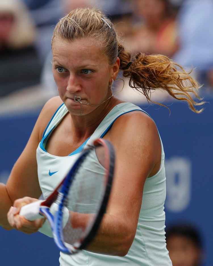 stopklods? Kvitova slår hårdt til bolden, men er også meget ukonstant i sit spil. Arkivfoto. 