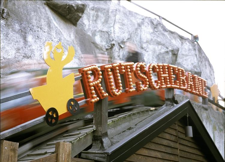Under Halloween i Tivoli skifter den gamle rutschebane ham fra hyggelig til horribel. 
