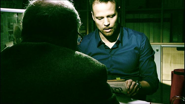Cavling? Jacob Rosenkrands har fortjent hæder for sin serie om de røde lejesvende, mener debattør. (Foto fra serien: DR). 