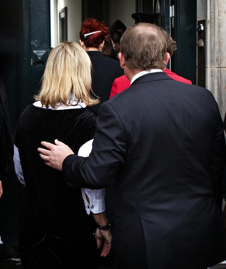 overbetaling. Lene Espersen (K) og Lars Løkke Rasmussen (V) skal forsvare sig mod oppositionens stormløb i Folketingssalen i dag. Arkivfoto. 