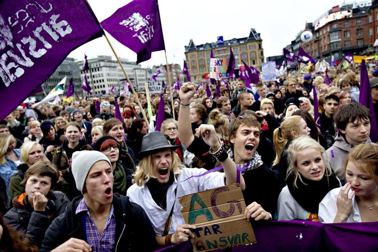 KAMPRÅB. Især gymnasieeleverne fyldte i demonstrationen. Mange af de havde inden nedlagt undervisningen. 