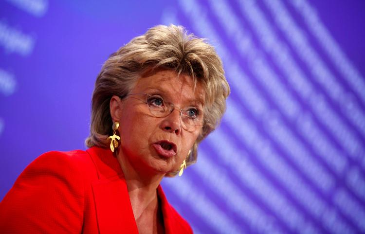 Roma. Viviane Reding mener, at hun blot bliver kritiseret i roma-sag fordi, hun er en kvinde. 