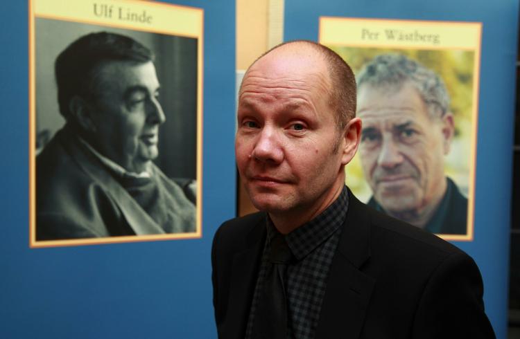 Nobelprisen. »Akademiet er jo ikke litteraturens Vatikanet - vi er ikke ufejlbarlige«, siger Peter Englund. Han mener, at Karen Blixen i sin tid burde have haft prisen. 