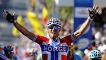 Verdensmester. Norske Thor Hushovd kører først over stregen foran Matti Breschel ved VM i Australien søndag. Arkivfoto. 