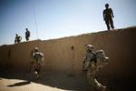 Vagtproblemer. Sikkerheden omkring de amerikanske baser i Afghanstan skal nu undersøges nærmere, efter der er afsløret fatale svigt.. 