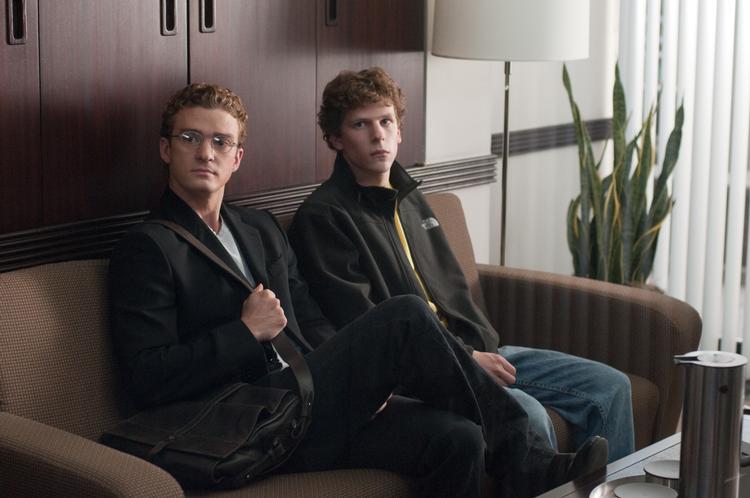 guruer. Justin Timberlake (t.v.) spiller Napsters grundlægger, Sean Parker, og Jesse Eisenberg (t.h.) er Facebook-grundlæggeren i filmen 'The  Social Network'. Foto: Disney 