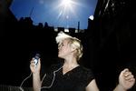 I iTunes ligger musikken kun i to filformater, enten i M4P eller i AAC, hvilket man kun kan være sikker på, at Apples egne musikafspillere kan håndtere. 