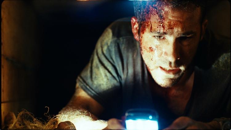 Paul Conroy i 'Buried' ville nok ønske, han havde læst bogen 'The Worst-Case Scenario Survival Handbook: Extreme Edition', før han blev levende begravet. 