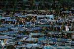 optøjer. Tilhængere af Marseille på hjemmebane. Når det gælder udekampe mellem Paris SG og Marseille bliver der ikke længere mulighed for pladser til udeholdet. Arkivfoto. 