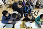 Terperi. Undervisningsmetoderne i Kina er stadig dybt forankret i den kinesiske tradition for disciplin og kontrol, hvor udenadslære og lærerstyring er centrale elementer, og der er derfor fortsat stor afstand til undervisningen i Vesten. (Arkiv) 