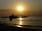 leg. På Nungwi strand på Zanzibar mødes en flok drenge hver aften for at udfordre hinanden i akrobatik. Foto: Brit Therkildsen 