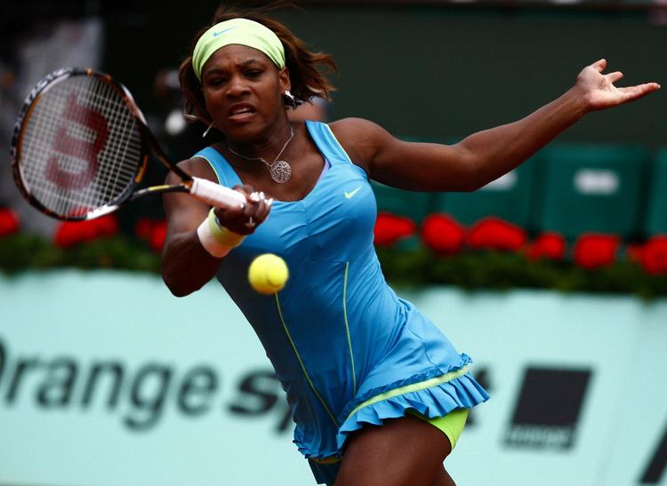 glasskår. Skaden i foden efter et grimt sammenstød med et knust glas hindrer fortsat Serena Williams i at optage jagten på Caroline Wozniackis førsteplads på verdensranglisten. Arkivfoto. 