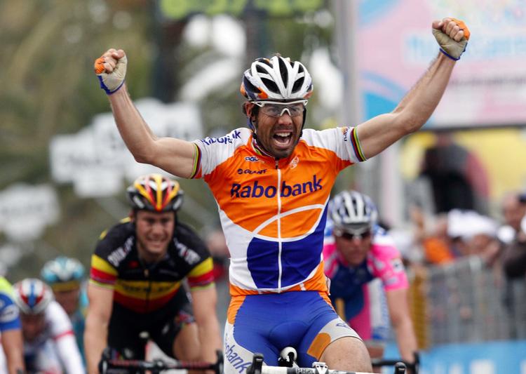 revanche. Oscar Freire fra Spanien tog sejren i en tæt spurt i Paris-Tours, efter hovedfeltet med kun få meter til stregen havde hentet en udbryder. Arkivfoto. 