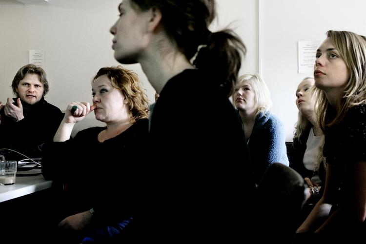 Studerende. Inden for uddannelsessystemet er der kommet knap 12.000 flere studerende fra 1. oktober 2008 til 1. oktober 2009. Det er derfor ikke mærkeligt, at der i samme periode er kommet flere ansatte på uddannelsesområdet. Arkivfoto 