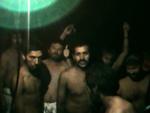 INDESPÆRREDE. Minearbejderne filmet af et nedsænket videokamera den 29. august kort efter, at man opdagede, at de havde overlevet sammenstyrtningen i en minegang. 