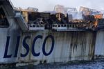 udbrændt. Udbrændte køretøjer om bord på DFDS-færgen Lisco Gloria, der lørdag brød i brand syd for Langeland. Billedet her er taget i går. 