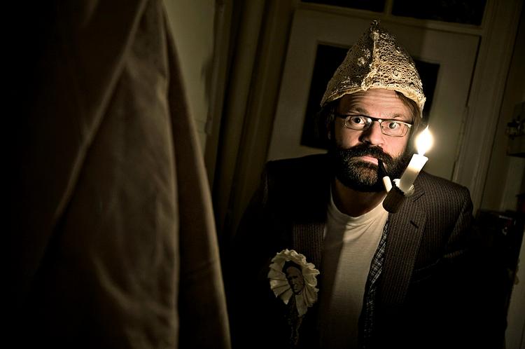 GAKKERIER.  'Bombaygryde' rummer alt det typisk blendstrupske -  komikken og det bizarre. Men fortællingen har en mørk forankring.  Arkivfoto: Jacob Ehrbahn 