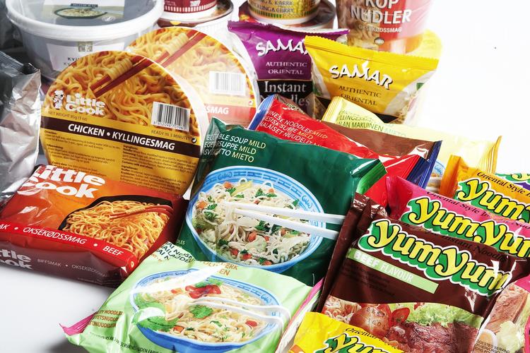 Kviknudler - blandt andet af typer Yum-yum - kan indeholde det samme stof, som gav brugerne af Amos kage- eller brødblandinger kraftig allergi. 