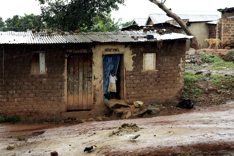 Hjem. Udenrigsministeriet står i dag bag en konference om ejendomsrettigheder og fattigdom i udviklingslandene. Her vil deltagerne diskutere, om privat ejendomsret fører til vækst i sig selv - eller om det snarere er andre aspekter. 