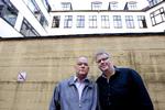 Duo. Debutkrimien fra Michael Hjorth (til venstre) og Hans Rosenfeldt (til højre) er en yderst velfungerende og underholdende bog. 