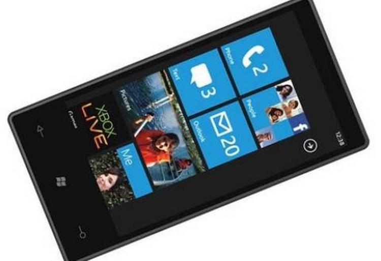 Når Microsoft lancerer deres Windows Phone 7-styresystem til smartphones i Danmark, bliver telefonen desværre ikke så smart, som i udlandet. Løsningen er at oprette en Windows-Live konto i et andet land end Danmark. 
